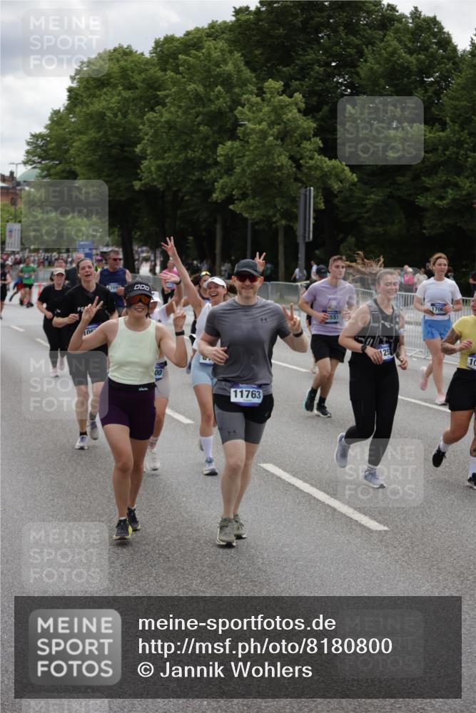 29.06.2025 - hella hamburg halbmarathon Jannik Wohlers http://msf.ph/oto/8180800 29.06.2025 11:10:02 Lombardsbrücke 1101, 3472, 4581, 4640, 6247, 6893, 7643, 8066, 8116, 9535, 10121, 10381, 10447, 10448, 10523, 10639, 11396, 11763, 11764, 11881, 12576, 12784, 12897, 13012, 14393, 14400, 14658, 15028, 15385, 15518, 16272, 16551, 16718, 17065, 18347, 18749 meine-sportfotos.de