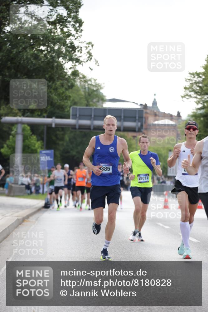 29.06.2025 - hella hamburg halbmarathon Jannik Wohlers http://msf.ph/oto/8180828 29.06.2025 09:42:39 Lombardsbrücke 4338, 5301, 9097, 9385, 11994, 12341, 12529, 12992, 13346, 14728, 18037, 18740, 19076 meine-sportfotos.de