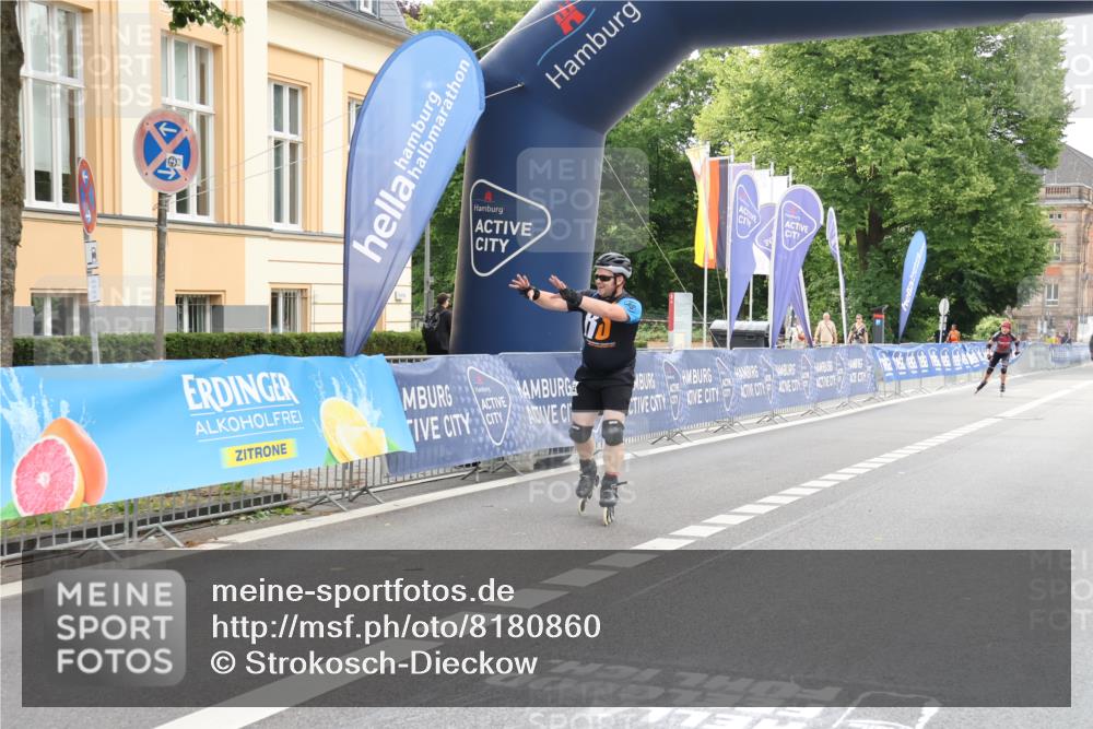 29.06.2025 - hella hamburg halbmarathon Strokosch-Dieckow http://msf.ph/oto/8180860 29.06.2025 09:21:49 Ziel 20067, 20068, 20070, 20352 meine-sportfotos.de