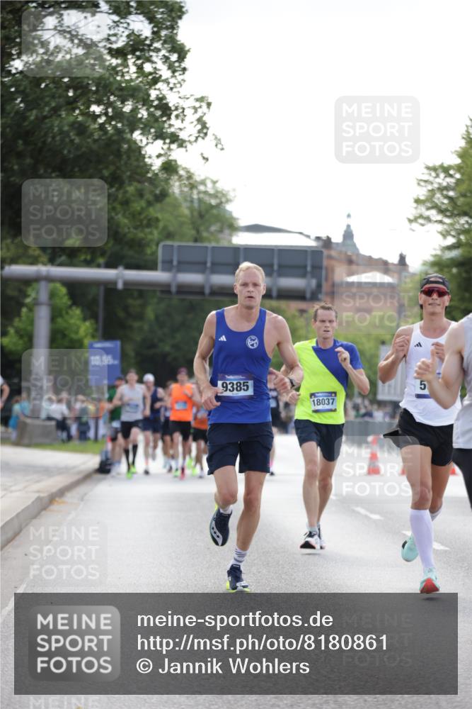29.06.2025 - hella hamburg halbmarathon Jannik Wohlers http://msf.ph/oto/8180861 29.06.2025 09:42:39 Lombardsbrücke 4338, 5301, 9097, 9385, 11994, 12341, 12529, 12992, 13346, 14728, 18037, 18740, 19076 meine-sportfotos.de