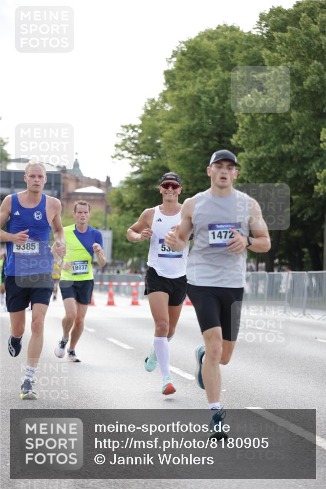 29.06.2025 - hella hamburg halbmarathon Jannik Wohlers http://msf.ph/oto/8180905 29.06.2025 09:42:40 Lombardsbrücke 4338, 5301, 9097, 9385, 11994, 12341, 12529, 12992, 13346, 14728, 18037 meine-sportfotos.de