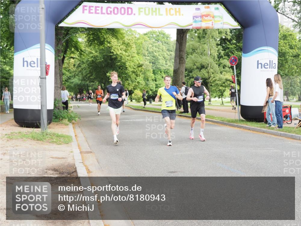 29.06.2025 - hella hamburg halbmarathon MichiJ http://msf.ph/oto/8180943 29.06.2025 10:17:15 Zwischen KM18-KM19 1065, 5344, 10848, 18037 meine-sportfotos.de