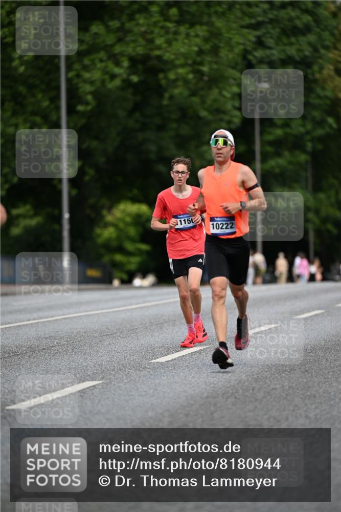 29.06.2025 - hella hamburg halbmarathon Dr. Thomas Lammeyer http://msf.ph/oto/8180944 29.06.2025 09:47:15 Kennedybrücke 1122, 1953, 3189, 3379, 5308, 5344, 7231, 7793, 9079, 10173, 11150 meine-sportfotos.de