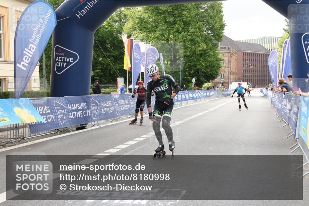 29.06.2025 - hella hamburg halbmarathon Strokosch-Dieckow http://msf.ph/oto/8180998 29.06.2025 09:21:53 Ziel 20067, 20068, 20070 meine-sportfotos.de