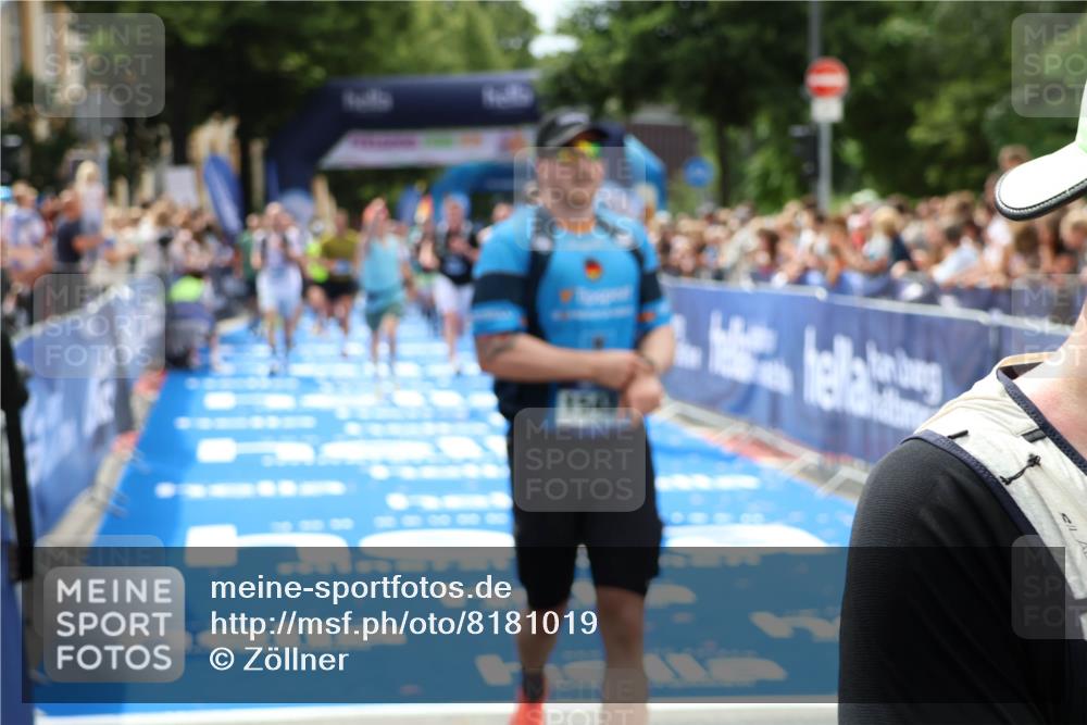 29.06.2025 - hella hamburg halbmarathon Zöllner http://msf.ph/oto/8181019 29.06.2025 10:40:13 Ziel 3547, 4381, 5007, 5409, 5410, 5508, 5916, 7495, 8465, 8933, 10968, 11731, 12704, 13667, 15424, 18979 meine-sportfotos.de