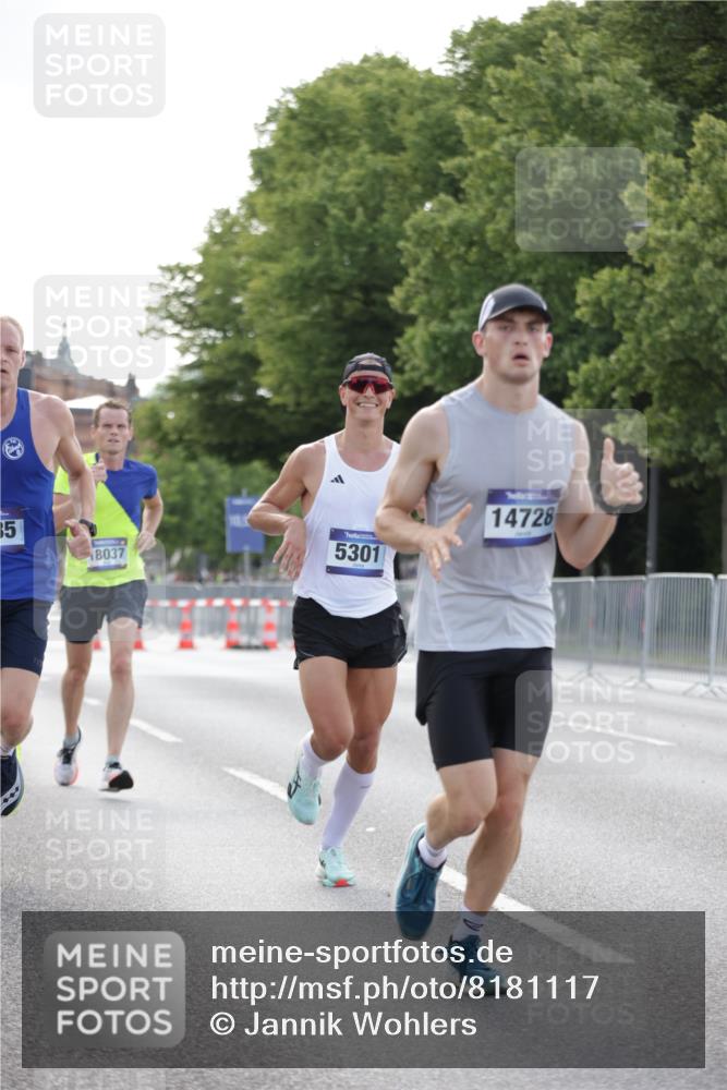 29.06.2025 - hella hamburg halbmarathon Jannik Wohlers http://msf.ph/oto/8181117 29.06.2025 09:42:40 Lombardsbrücke 4338, 5301, 9097, 9385, 11994, 12341, 12529, 12992, 13346, 14728, 18037 meine-sportfotos.de