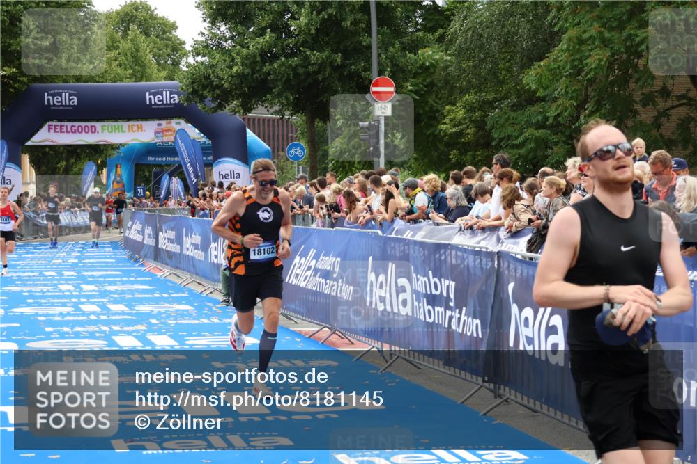 29.06.2025 - hella hamburg halbmarathon Zöllner http://msf.ph/oto/8181145 29.06.2025 10:31:48 Ziel 5187, 13606, 18102 meine-sportfotos.de