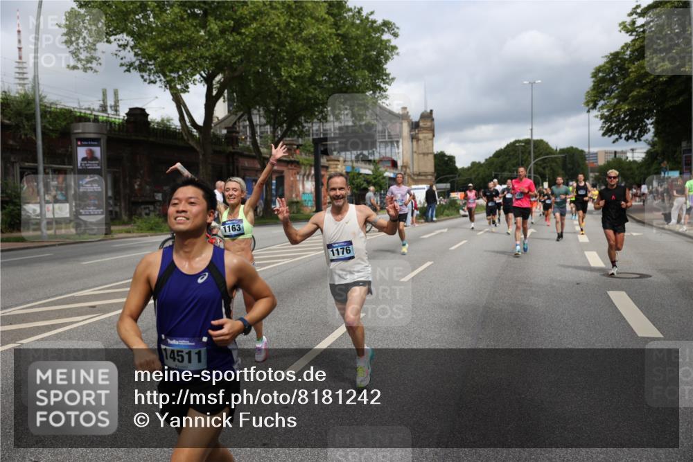 29.06.2025 - hella hamburg halbmarathon Yannick Fuchs http://msf.ph/oto/8181242 29.06.2025 10:43:05 20KM 1163, 1176, 1452, 1892, 2260, 3985, 4183, 4185, 4847, 4890, 5421, 6389, 8302, 8889, 9348, 9661, 9770, 10053, 10859, 10860, 11451, 11679, 12533, 12534, 12690, 13009, 13183, 13269, 13450, 13962, 14033, 14192, 14511, 15384, 15784, 15857, 15894, 15981, 16369, 16592, 17395, 17632, 17745, 17855, 17982, 18598, 18815, 18873, 18887 meine-sportfotos.de