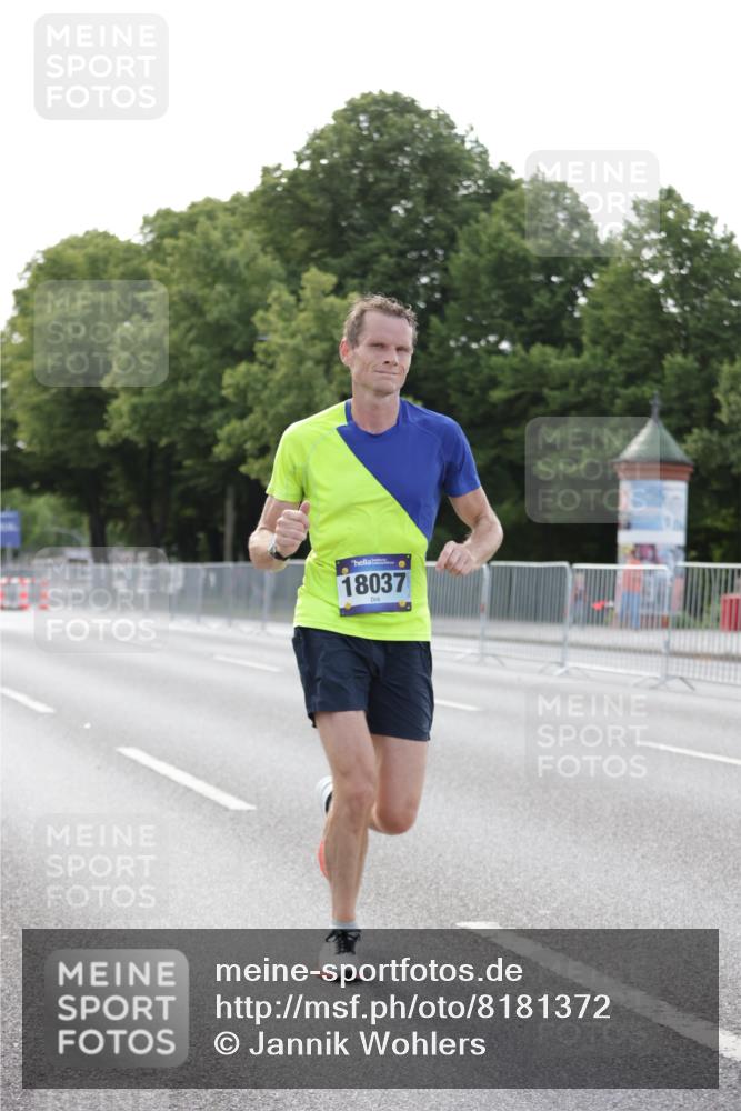 29.06.2025 - hella hamburg halbmarathon Jannik Wohlers http://msf.ph/oto/8181372 29.06.2025 09:42:43 Lombardsbrücke 4338, 5301, 9097, 9385, 11994, 12341, 12529, 12992, 13346, 14728, 18037 meine-sportfotos.de