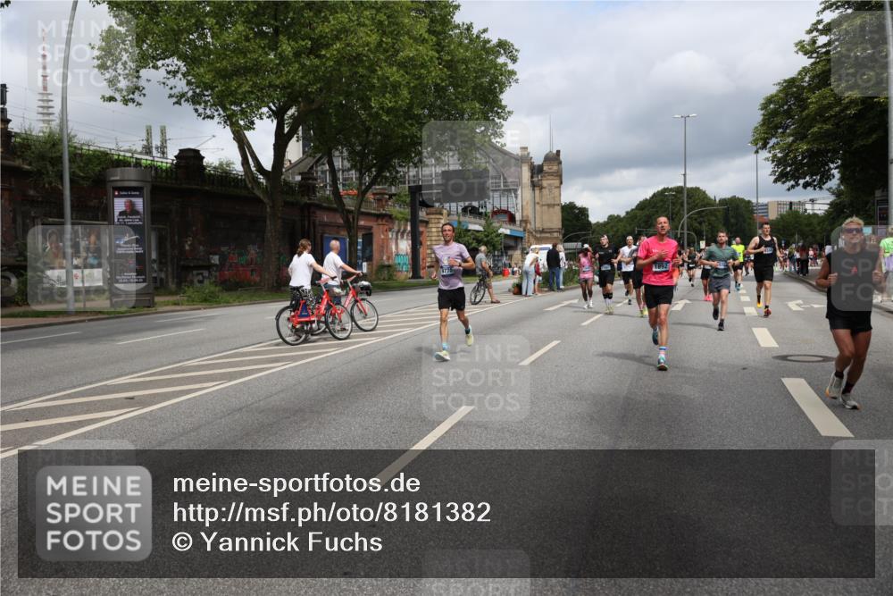 29.06.2025 - hella hamburg halbmarathon Yannick Fuchs http://msf.ph/oto/8181382 29.06.2025 10:43:06 20KM 1163, 1176, 1452, 1892, 2260, 3985, 4183, 4185, 4847, 4890, 5421, 5705, 6389, 8302, 8889, 9348, 9661, 9770, 10053, 10859, 10860, 11451, 11579, 11679, 11779, 12533, 12534, 12690, 13009, 13183, 13269, 13450, 13962, 14033, 14511, 15384, 15784, 15857, 15894, 16369, 16592, 17173, 17395, 17632, 17745, 17855, 17982, 18598, 18815, 18873, 18887 meine-sportfotos.de