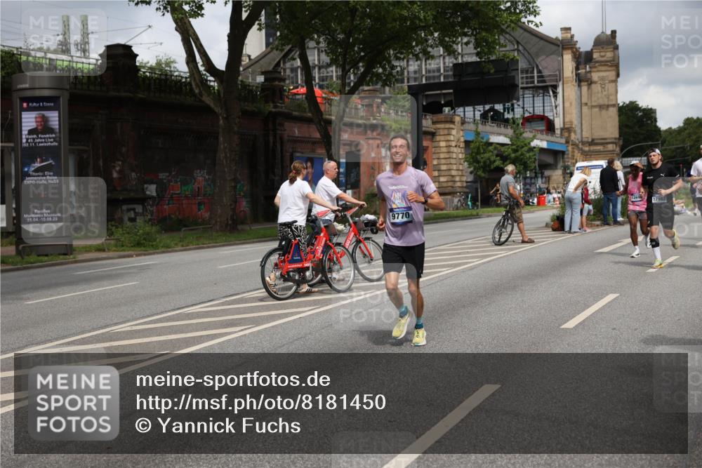 29.06.2025 - hella hamburg halbmarathon Yannick Fuchs http://msf.ph/oto/8181450 29.06.2025 10:43:07 20KM 1163, 1176, 1452, 1892, 2260, 3985, 4183, 4185, 4847, 4890, 5421, 5705, 6389, 8302, 8889, 9348, 9661, 9770, 10053, 10859, 10860, 11451, 11579, 11679, 11779, 12533, 12534, 12690, 13009, 13183, 13269, 13450, 13962, 14033, 14511, 15384, 15784, 15857, 15894, 16369, 16592, 17173, 17395, 17632, 17745, 17855, 17982, 18598, 18873, 18887 meine-sportfotos.de