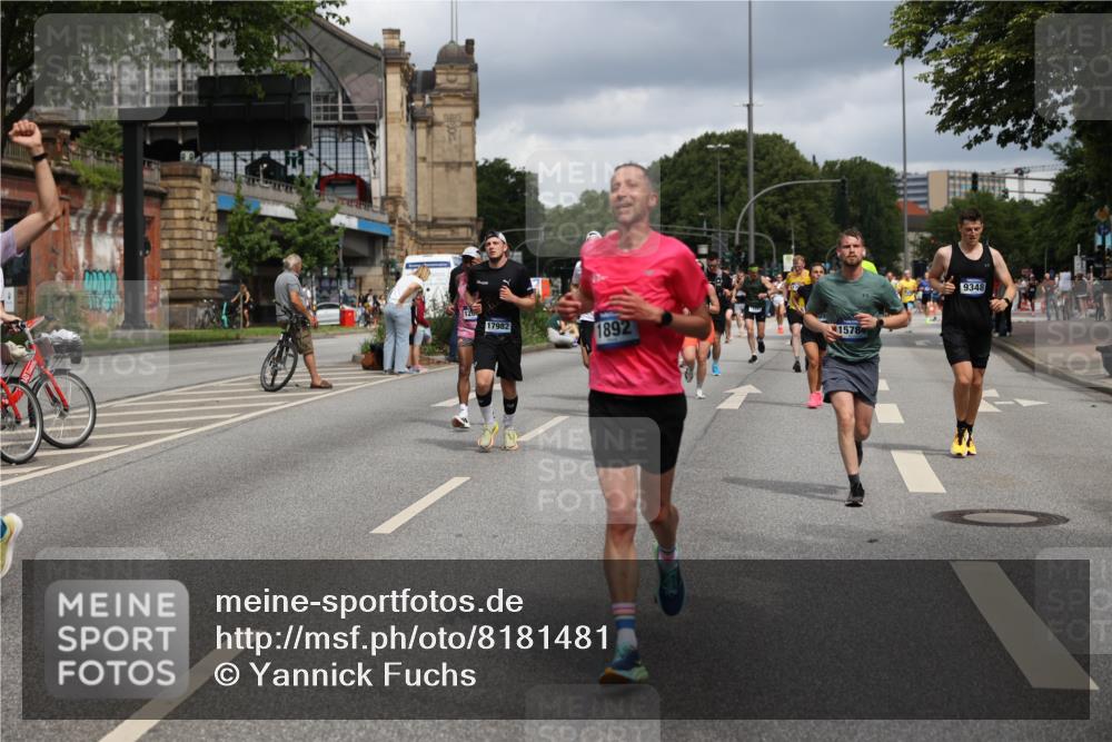 29.06.2025 - hella hamburg halbmarathon Yannick Fuchs http://msf.ph/oto/8181481 29.06.2025 10:43:07 20KM 1163, 1176, 1452, 1892, 2260, 3985, 4183, 4185, 4847, 4890, 5421, 5705, 6389, 8302, 8889, 9348, 9661, 9770, 10053, 10859, 10860, 11451, 11579, 11679, 11779, 12533, 12534, 12690, 13009, 13183, 13269, 13450, 13962, 14033, 14511, 15384, 15784, 15857, 15894, 16369, 16592, 17173, 17395, 17632, 17745, 17855, 17982, 18598, 18873, 18887 meine-sportfotos.de
