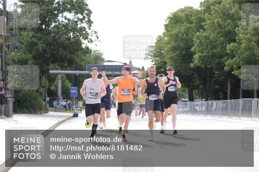 29.06.2025 - hella hamburg halbmarathon Jannik Wohlers http://msf.ph/oto/8181482 29.06.2025 09:42:46 Lombardsbrücke 4338, 5301, 9097, 9385, 9565, 9767, 10867, 11994, 12341, 12529, 12992, 13374, 14728, 14757, 15483, 15671, 18037, 18328, 18693, 18695, 18989 meine-sportfotos.de