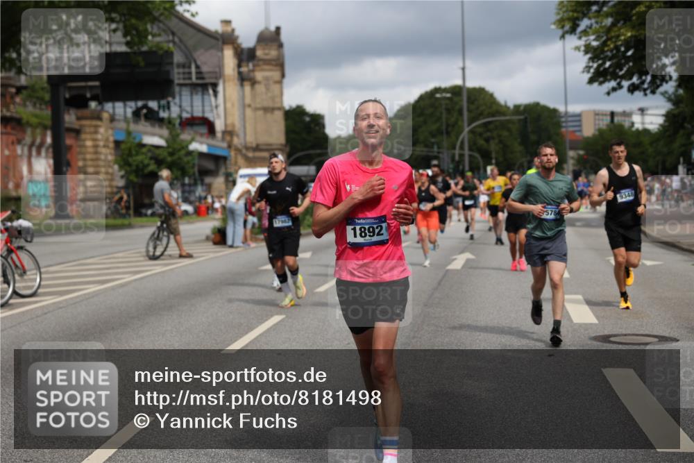 29.06.2025 - hella hamburg halbmarathon Yannick Fuchs http://msf.ph/oto/8181498 29.06.2025 10:43:07 20KM 1163, 1176, 1452, 1892, 2260, 3985, 4183, 4185, 4847, 4890, 5421, 5705, 6389, 8302, 8889, 9348, 9661, 9770, 10053, 10859, 10860, 11451, 11579, 11679, 11779, 12533, 12534, 12690, 13009, 13183, 13269, 13450, 13962, 14033, 14511, 15384, 15784, 15857, 15894, 16369, 16592, 17173, 17395, 17632, 17745, 17855, 17982, 18598, 18873, 18887 meine-sportfotos.de