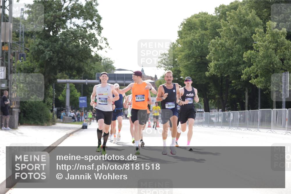 29.06.2025 - hella hamburg halbmarathon Jannik Wohlers http://msf.ph/oto/8181518 29.06.2025 09:42:47 Lombardsbrücke 4338, 5301, 9097, 9385, 9565, 9767, 10867, 11994, 12341, 12529, 12992, 13374, 14728, 14757, 15483, 15671, 18037, 18328, 18693, 18695, 18989 meine-sportfotos.de
