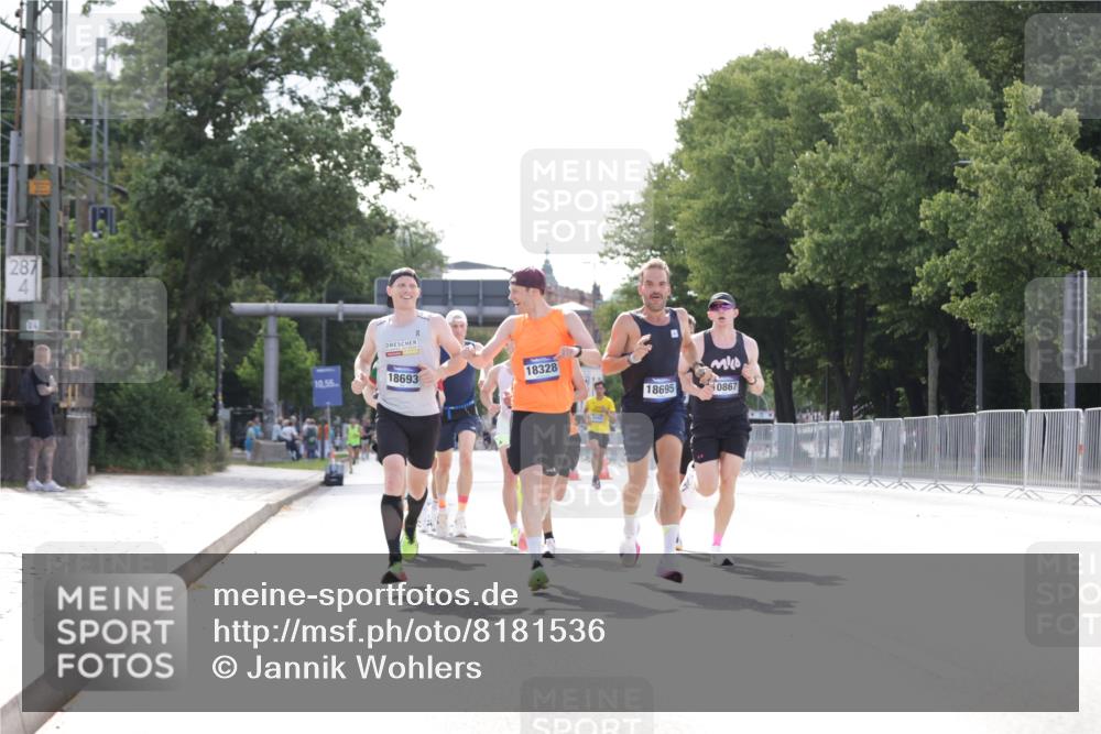 29.06.2025 - hella hamburg halbmarathon Jannik Wohlers http://msf.ph/oto/8181536 29.06.2025 09:42:47 Lombardsbrücke 4338, 5301, 9097, 9385, 9565, 9767, 10867, 11994, 12341, 12529, 12992, 13374, 14728, 14757, 15483, 15671, 18037, 18328, 18693, 18695, 18989 meine-sportfotos.de