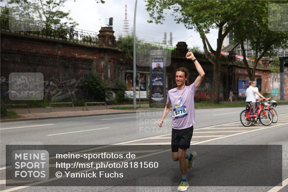 29.06.2025 - hella hamburg halbmarathon Yannick Fuchs http://msf.ph/oto/8181560 29.06.2025 10:43:08 20KM 1163, 1176, 1452, 1892, 2260, 3985, 4183, 4185, 4847, 4890, 5705, 6389, 8302, 8889, 9348, 9649, 9661, 9770, 10053, 10184, 10859, 10860, 11451, 11579, 11679, 11779, 12094, 12421, 12533, 12534, 12690, 13009, 13183, 13269, 13450, 13962, 14033, 14511, 15384, 15784, 15857, 15894, 16369, 16592, 17173, 17395, 17632, 17745, 17855, 17982, 18598, 18873, 18887 meine-sportfotos.de