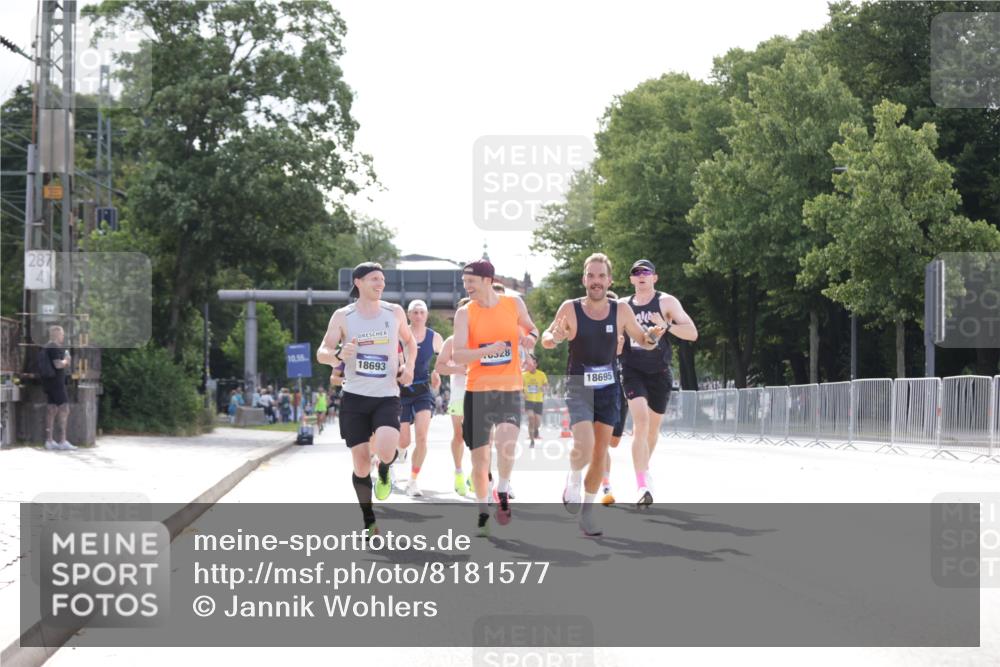 29.06.2025 - hella hamburg halbmarathon Jannik Wohlers http://msf.ph/oto/8181577 29.06.2025 09:42:47 Lombardsbrücke 4338, 5301, 9097, 9385, 9565, 9767, 10867, 11994, 12341, 12529, 12992, 13374, 14728, 14757, 15483, 15671, 18037, 18328, 18693, 18695, 18989 meine-sportfotos.de