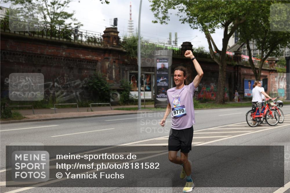 29.06.2025 - hella hamburg halbmarathon Yannick Fuchs http://msf.ph/oto/8181582 29.06.2025 10:43:08 20KM 1163, 1176, 1452, 1892, 2260, 3985, 4183, 4185, 4847, 4890, 5705, 6389, 8302, 8889, 9348, 9649, 9661, 9770, 10053, 10184, 10859, 10860, 11451, 11579, 11679, 11779, 12094, 12421, 12533, 12534, 12690, 13009, 13183, 13269, 13450, 13962, 14033, 14511, 15384, 15784, 15857, 15894, 16369, 16592, 17173, 17395, 17632, 17745, 17855, 17982, 18598, 18873, 18887 meine-sportfotos.de