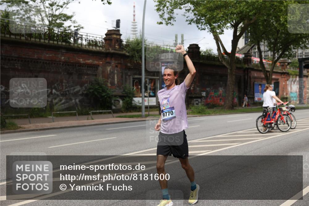 29.06.2025 - hella hamburg halbmarathon Yannick Fuchs http://msf.ph/oto/8181600 29.06.2025 10:43:08 20KM 1163, 1176, 1452, 1892, 2260, 3985, 4183, 4185, 4847, 4890, 5705, 6389, 8302, 8889, 9348, 9649, 9661, 9770, 10053, 10184, 10859, 10860, 11451, 11579, 11679, 11779, 12094, 12421, 12533, 12534, 12690, 13009, 13183, 13269, 13450, 13962, 14033, 14511, 15384, 15784, 15857, 15894, 16369, 16592, 17173, 17395, 17632, 17745, 17855, 17982, 18598, 18873, 18887 meine-sportfotos.de
