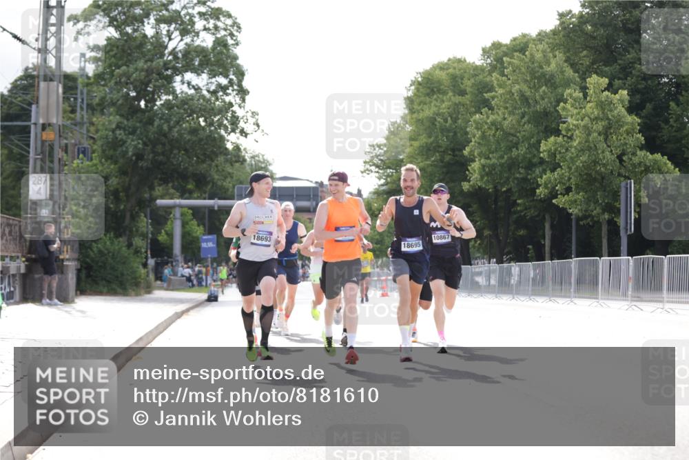 29.06.2025 - hella hamburg halbmarathon Jannik Wohlers http://msf.ph/oto/8181610 29.06.2025 09:42:47 Lombardsbrücke 4338, 5301, 9097, 9385, 9565, 9767, 10867, 11994, 12341, 12529, 12992, 13374, 14728, 14757, 15483, 15671, 18037, 18328, 18693, 18695, 18989 meine-sportfotos.de
