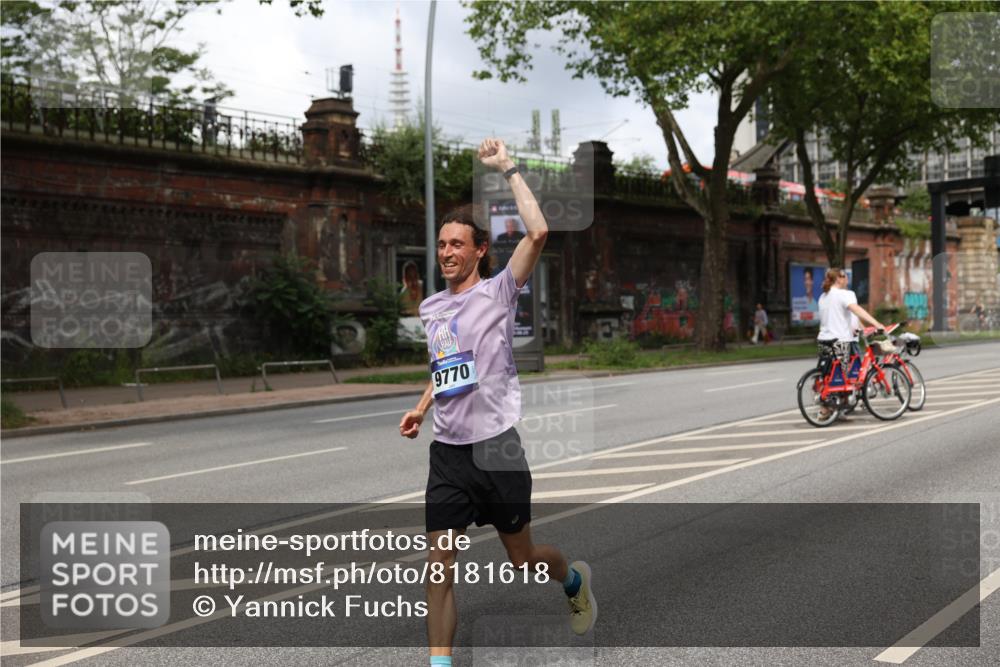 29.06.2025 - hella hamburg halbmarathon Yannick Fuchs http://msf.ph/oto/8181618 29.06.2025 10:43:08 20KM 1163, 1176, 1452, 1892, 2260, 3985, 4183, 4185, 4847, 4890, 5705, 6389, 8302, 8889, 9348, 9649, 9661, 9770, 10053, 10184, 10859, 10860, 11451, 11579, 11679, 11779, 12094, 12421, 12533, 12534, 12690, 13009, 13183, 13269, 13450, 13962, 14033, 14511, 15384, 15784, 15857, 15894, 16369, 16592, 17173, 17395, 17632, 17745, 17855, 17982, 18598, 18873, 18887 meine-sportfotos.de