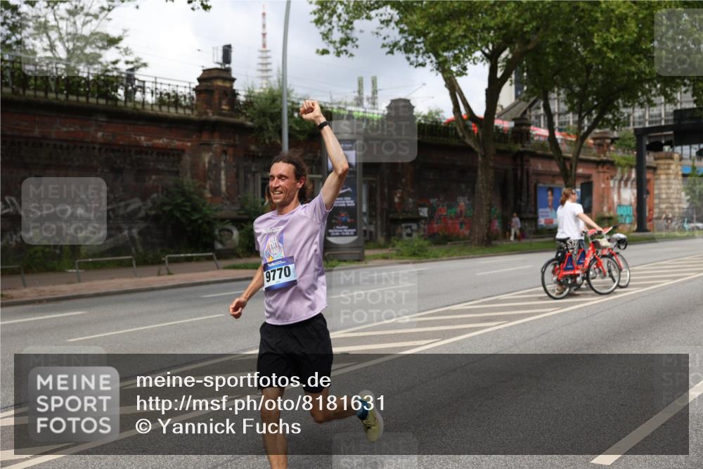 29.06.2025 - hella hamburg halbmarathon Yannick Fuchs http://msf.ph/oto/8181631 29.06.2025 10:43:08 20KM 1163, 1176, 1452, 1892, 2260, 3985, 4183, 4185, 4847, 4890, 5705, 6389, 8302, 8889, 9348, 9649, 9661, 9770, 10053, 10184, 10859, 10860, 11451, 11579, 11679, 11779, 12094, 12421, 12533, 12534, 12690, 13009, 13183, 13269, 13450, 13962, 14033, 14511, 15384, 15784, 15857, 15894, 16369, 16592, 17173, 17395, 17632, 17745, 17855, 17982, 18598, 18873, 18887 meine-sportfotos.de
