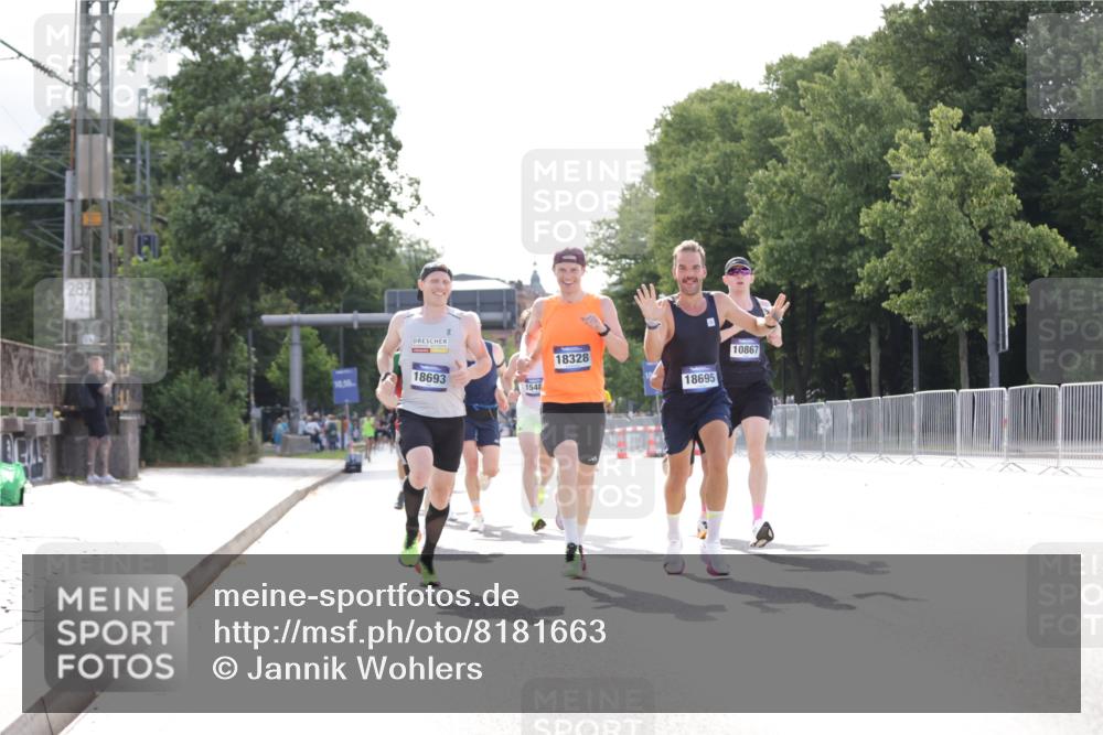 29.06.2025 - hella hamburg halbmarathon Jannik Wohlers http://msf.ph/oto/8181663 29.06.2025 09:42:47 Lombardsbrücke 4338, 5301, 9097, 9385, 9565, 9767, 10867, 11994, 12341, 12529, 12992, 13374, 14728, 14757, 15483, 15671, 18037, 18328, 18693, 18695, 18989 meine-sportfotos.de