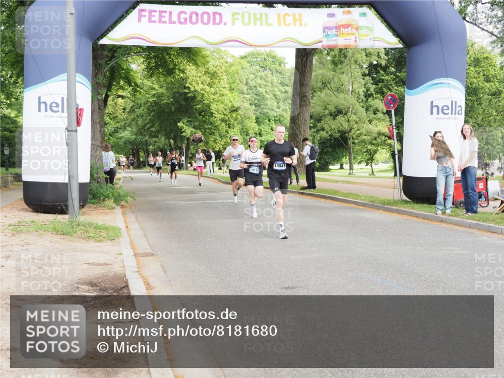 29.06.2025 - hella hamburg halbmarathon MichiJ http://msf.ph/oto/8181680 29.06.2025 10:17:25 Zwischen KM18-KM19 2203, 13941, 14757, 14828 meine-sportfotos.de