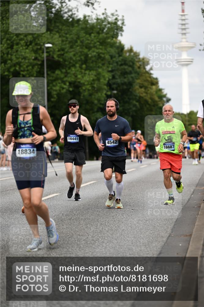 29.06.2025 - hella hamburg halbmarathon Dr. Thomas Lammeyer http://msf.ph/oto/8181698 29.06.2025 10:10:24 Kennedybrücke 1766, 1830, 1936, 2471, 2624, 3062, 4169, 4542, 5431, 6014, 7741, 8051, 8290, 8744, 8909, 10214, 10781 meine-sportfotos.de
