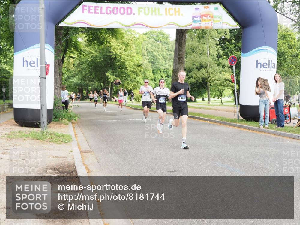 29.06.2025 - hella hamburg halbmarathon MichiJ http://msf.ph/oto/8181744 29.06.2025 10:17:25 Zwischen KM18-KM19 2203, 13941, 14757, 14828 meine-sportfotos.de