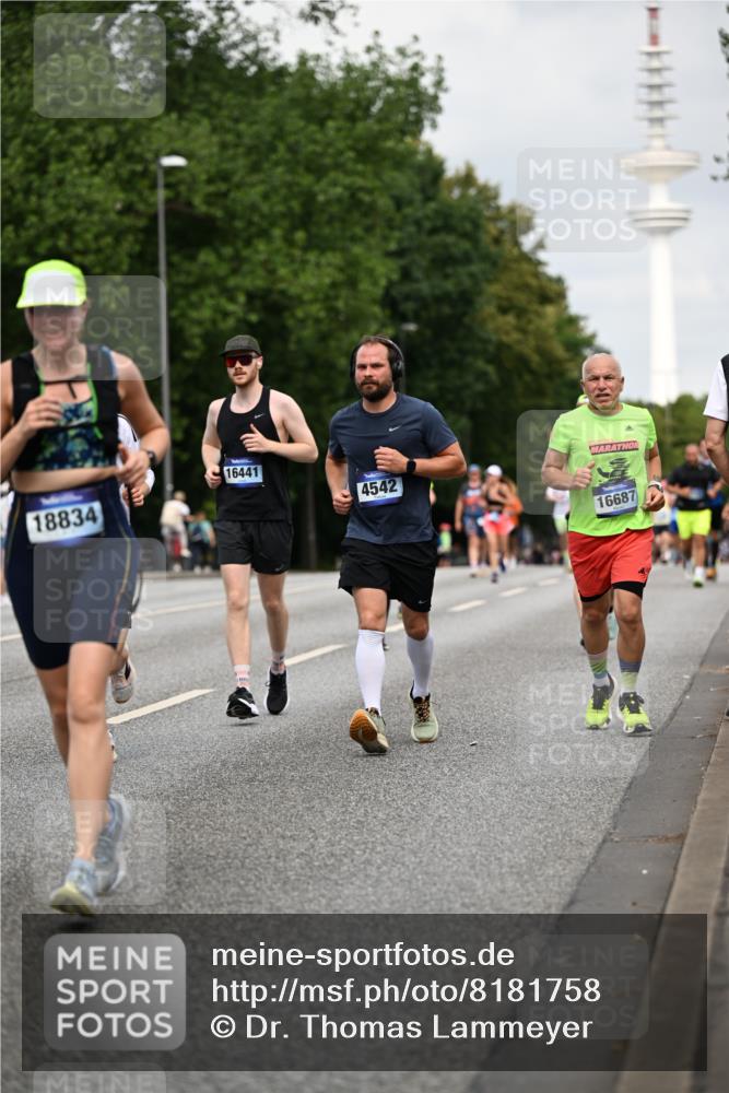29.06.2025 - hella hamburg halbmarathon Dr. Thomas Lammeyer http://msf.ph/oto/8181758 29.06.2025 10:10:24 Kennedybrücke 1766, 1830, 1936, 2471, 2624, 3062, 4169, 4542, 5431, 6014, 7741, 8051, 8290, 8744, 8909, 10214, 10781 meine-sportfotos.de
