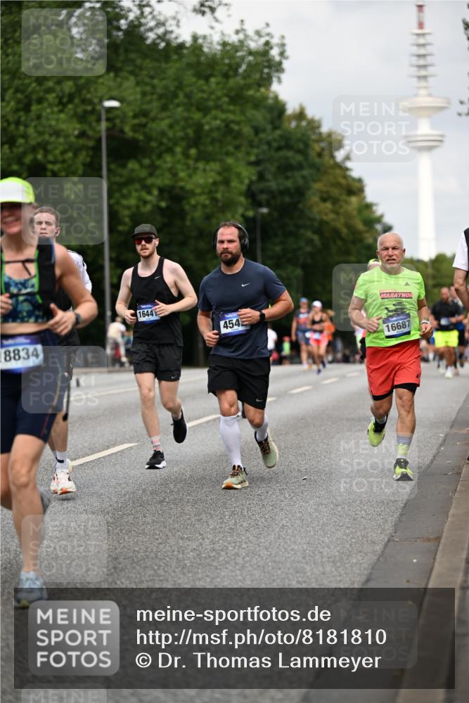 29.06.2025 - hella hamburg halbmarathon Dr. Thomas Lammeyer http://msf.ph/oto/8181810 29.06.2025 10:10:24 Kennedybrücke 1766, 1830, 1936, 2471, 2624, 3062, 4169, 4542, 5431, 6014, 7741, 8051, 8290, 8744, 8909, 10214, 10781 meine-sportfotos.de