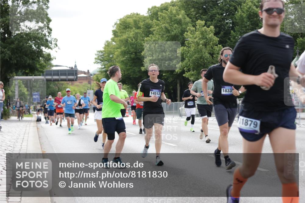 29.06.2025 - hella hamburg halbmarathon Jannik Wohlers http://msf.ph/oto/8181830 29.06.2025 10:23:02 Lombardsbrücke 1048, 1362, 2925, 4391, 4728, 5406, 6502, 7029, 7820, 8716, 8918, 8920, 9301, 10739, 11798, 11879, 12073, 12874, 14265, 14338, 14510, 14512, 14821, 15709, 16185, 16251, 17013, 17199, 17207, 17299, 17719, 18070, 18071, 18089, 18332, 18402, 18818 meine-sportfotos.de