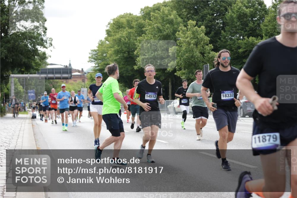 29.06.2025 - hella hamburg halbmarathon Jannik Wohlers http://msf.ph/oto/8181917 29.06.2025 10:23:02 Lombardsbrücke 1048, 1362, 2925, 4391, 4728, 5406, 6502, 7029, 7820, 8716, 8918, 8920, 9301, 10739, 11798, 11879, 12073, 12874, 14265, 14338, 14510, 14512, 14821, 15709, 16185, 16251, 17013, 17199, 17207, 17299, 17719, 18070, 18071, 18089, 18332, 18402, 18818 meine-sportfotos.de
