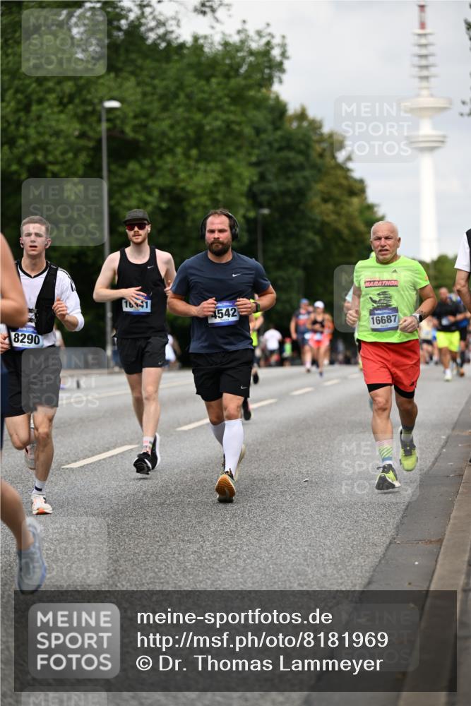 29.06.2025 - hella hamburg halbmarathon Dr. Thomas Lammeyer http://msf.ph/oto/8181969 29.06.2025 10:10:25 Kennedybrücke 1766, 1830, 1936, 2471, 2624, 3062, 4169, 4542, 5431, 6014, 7741, 8051, 8290, 8744, 8909, 10214, 10781 meine-sportfotos.de