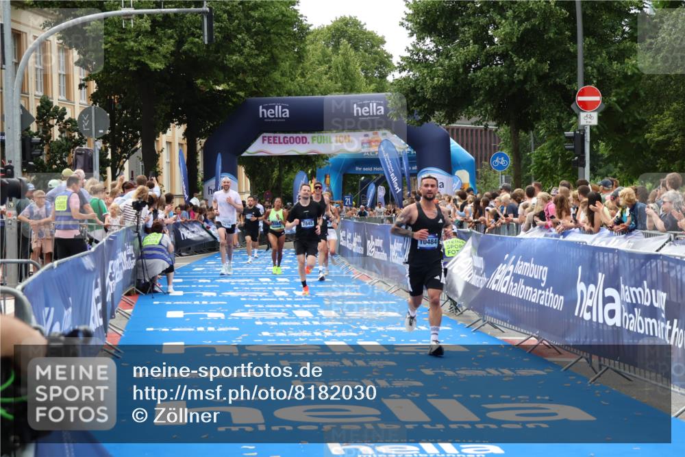29.06.2025 - hella hamburg halbmarathon Zöllner http://msf.ph/oto/8182030 29.06.2025 10:32:28 Ziel 5070, 5746, 7845, 8883, 10484, 11745, 16957 meine-sportfotos.de