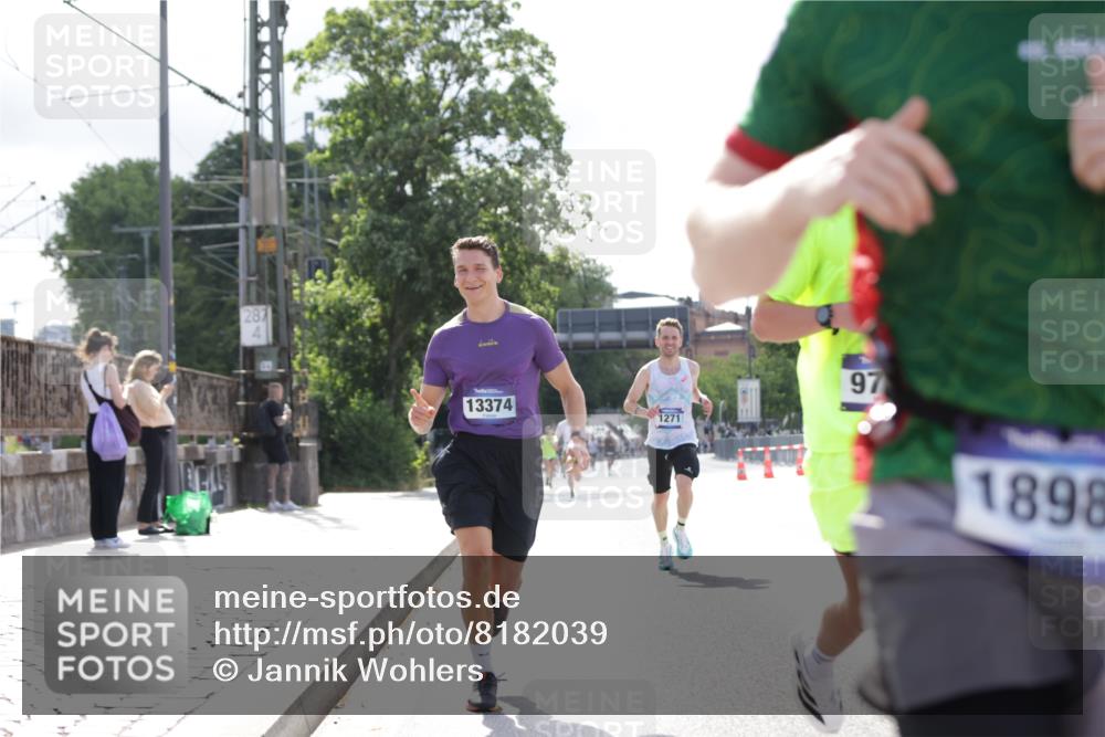 29.06.2025 - hella hamburg halbmarathon Jannik Wohlers http://msf.ph/oto/8182039 29.06.2025 09:42:51 Lombardsbrücke 1271, 4338, 5301, 6090, 9097, 9385, 9565, 9767, 10867, 11994, 12341, 13374, 14728, 14757, 15483, 15671, 18037, 18328, 18693, 18695, 18989 meine-sportfotos.de