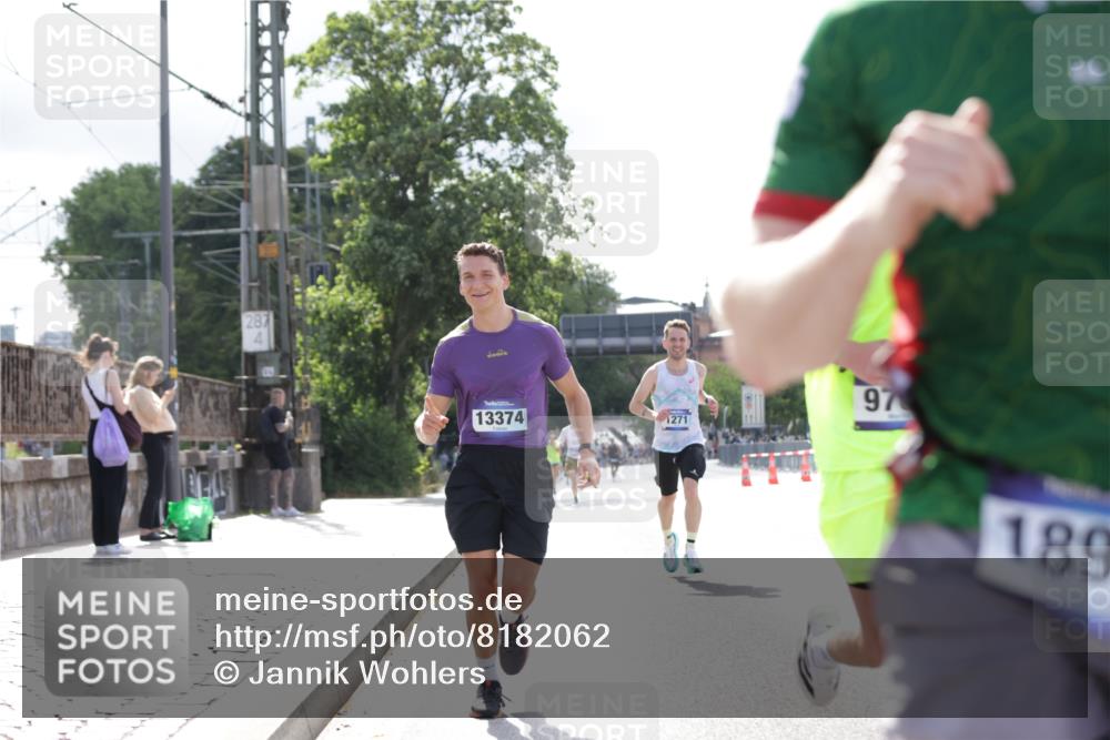29.06.2025 - hella hamburg halbmarathon Jannik Wohlers http://msf.ph/oto/8182062 29.06.2025 09:42:51 Lombardsbrücke 1271, 4338, 5301, 6090, 9097, 9385, 9565, 9767, 10867, 11994, 12341, 13374, 14728, 14757, 15483, 15671, 18037, 18328, 18693, 18695, 18989 meine-sportfotos.de