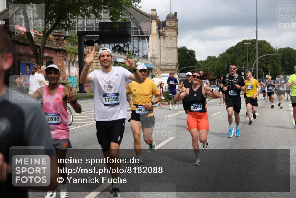 29.06.2025 - hella hamburg halbmarathon Yannick Fuchs http://msf.ph/oto/8182088 29.06.2025 10:43:11 20KM 1094, 1163, 1176, 1381, 1452, 1892, 2260, 3985, 4183, 4185, 4847, 4890, 5705, 6389, 7067, 8302, 8821, 9213, 9348, 9649, 9661, 9770, 10053, 10184, 10859, 10860, 11451, 11579, 11679, 11779, 12094, 12421, 12533, 12534, 12690, 13009, 13183, 13269, 13450, 13962, 14033, 14511, 15384, 15784, 15857, 15894, 16369, 16592, 16627, 17173, 17395, 17632, 17745, 17855, 17982, 18598, 18873, 18887 meine-sportfotos.de