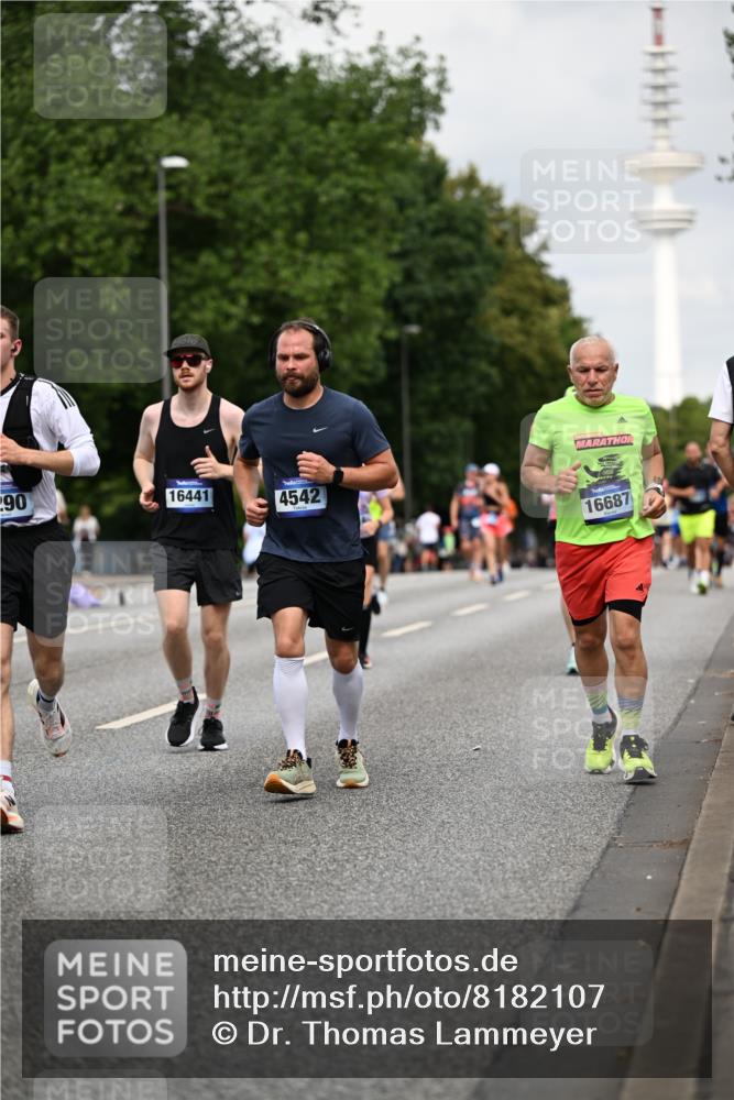 29.06.2025 - hella hamburg halbmarathon Dr. Thomas Lammeyer http://msf.ph/oto/8182107 29.06.2025 10:10:25 Kennedybrücke 1766, 1830, 1936, 2471, 2624, 3062, 4169, 4542, 5431, 6014, 7741, 8051, 8290, 8744, 8909, 10214, 10781 meine-sportfotos.de