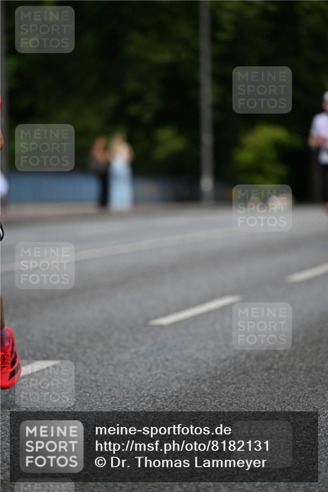 29.06.2025 - hella hamburg halbmarathon Dr. Thomas Lammeyer http://msf.ph/oto/8182131 29.06.2025 09:47:19 Kennedybrücke 1122, 1953, 3189, 3379, 5308, 5344, 7231, 7793, 8975, 9079, 10106, 10173, 11150 meine-sportfotos.de