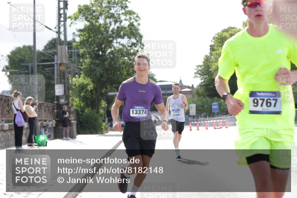 29.06.2025 - hella hamburg halbmarathon Jannik Wohlers http://msf.ph/oto/8182148 29.06.2025 09:42:51 Lombardsbrücke 1271, 4338, 5301, 6090, 9097, 9385, 9565, 9767, 10867, 11994, 12341, 13374, 14728, 14757, 15483, 15671, 18037, 18328, 18693, 18695, 18989 meine-sportfotos.de