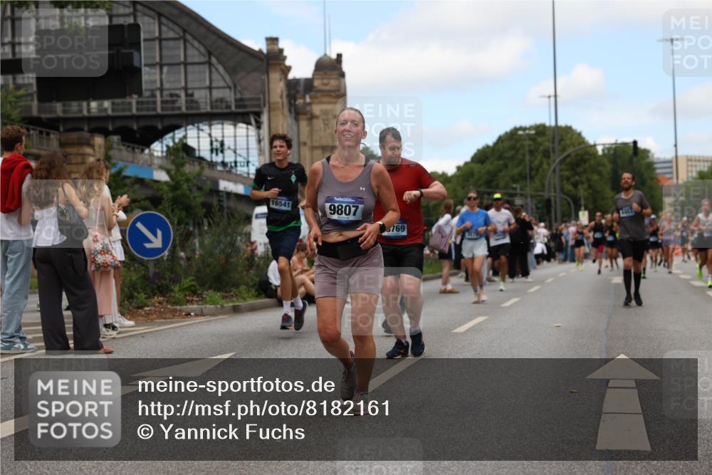 29.06.2025 - hella hamburg halbmarathon Yannick Fuchs http://msf.ph/oto/8182161 29.06.2025 11:20:55 20KM 1187, 2414, 2959, 3579, 3825, 3826, 3842, 3910, 4350, 4877, 5838, 6347, 6598, 6640, 6951, 7266, 7348, 7772, 7836, 8286, 9062, 9256, 9807, 10039, 12305, 12381, 12395, 12844, 12874, 13090, 13382, 13820, 13984, 14105, 14906, 15153, 15456, 15481, 15725, 16107, 16182, 16331, 16457, 16541, 16662, 16735, 16920, 17249, 18070, 18071, 18322, 18769, 18943, 19012 meine-sportfotos.de
