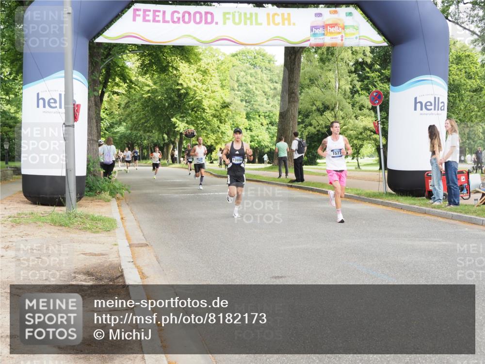29.06.2025 - hella hamburg halbmarathon MichiJ http://msf.ph/oto/8182173 29.06.2025 10:17:30 Zwischen KM18-KM19 1577, 9804, 13941, 13956, 19114 meine-sportfotos.de