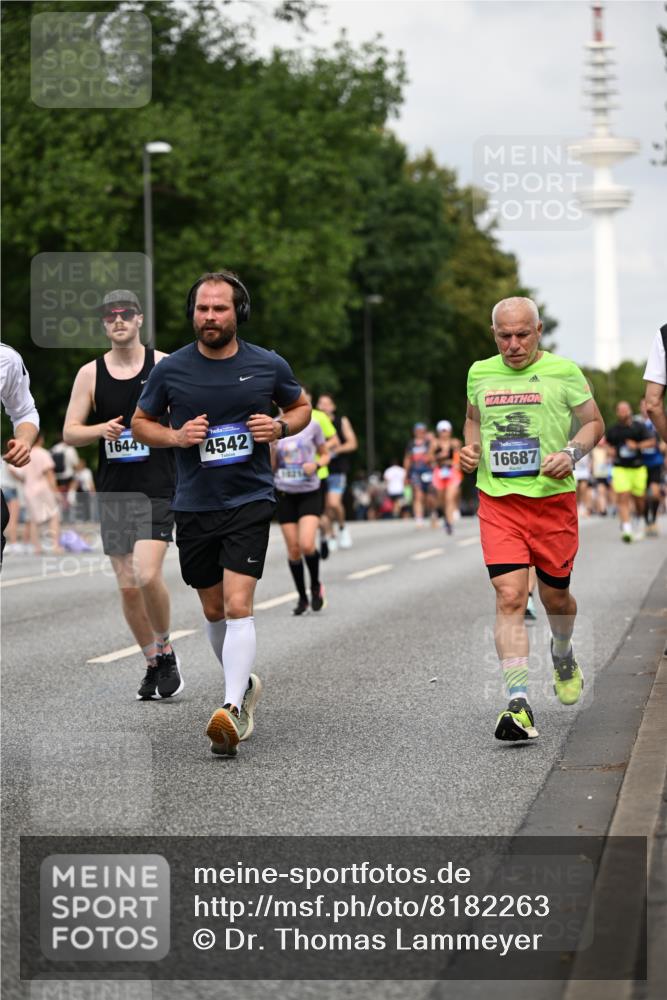 29.06.2025 - hella hamburg halbmarathon Dr. Thomas Lammeyer http://msf.ph/oto/8182263 29.06.2025 10:10:25 Kennedybrücke 1766, 1830, 1936, 2471, 2624, 3062, 4169, 4542, 5431, 6014, 7741, 8051, 8290, 8744, 8909, 10214, 10781 meine-sportfotos.de