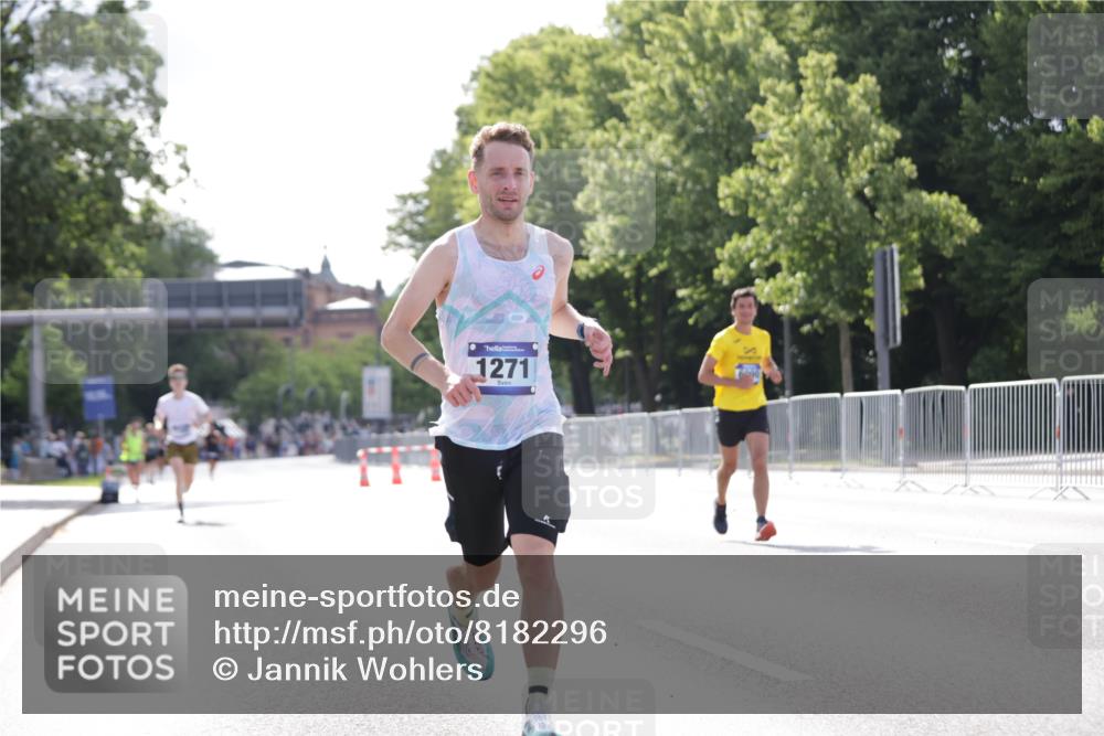 29.06.2025 - hella hamburg halbmarathon Jannik Wohlers http://msf.ph/oto/8182296 29.06.2025 09:42:53 Lombardsbrücke 1271, 4338, 5301, 6090, 9097, 9385, 9565, 9767, 10867, 11994, 12341, 13374, 14728, 14757, 15483, 15671, 18037, 18328, 18693, 18695, 18989 meine-sportfotos.de