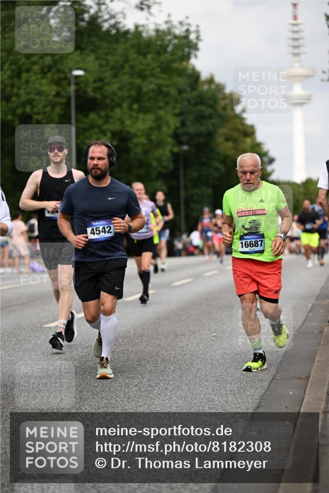 29.06.2025 - hella hamburg halbmarathon Dr. Thomas Lammeyer http://msf.ph/oto/8182308 29.06.2025 10:10:25 Kennedybrücke 1766, 1830, 1936, 2471, 2624, 3062, 4169, 4542, 5431, 6014, 7741, 8051, 8290, 8744, 8909, 10214, 10781 meine-sportfotos.de