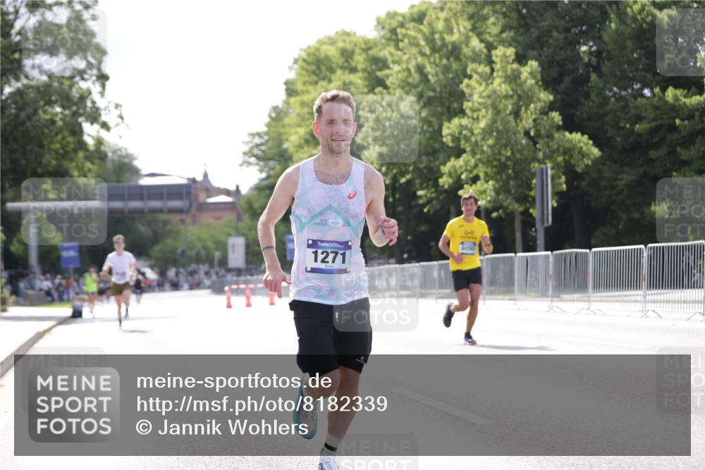 29.06.2025 - hella hamburg halbmarathon Jannik Wohlers http://msf.ph/oto/8182339 29.06.2025 09:42:53 Lombardsbrücke 1271, 4338, 5301, 6090, 9097, 9385, 9565, 9767, 10867, 11994, 12341, 13374, 14728, 14757, 15483, 15671, 18037, 18328, 18693, 18695, 18989 meine-sportfotos.de