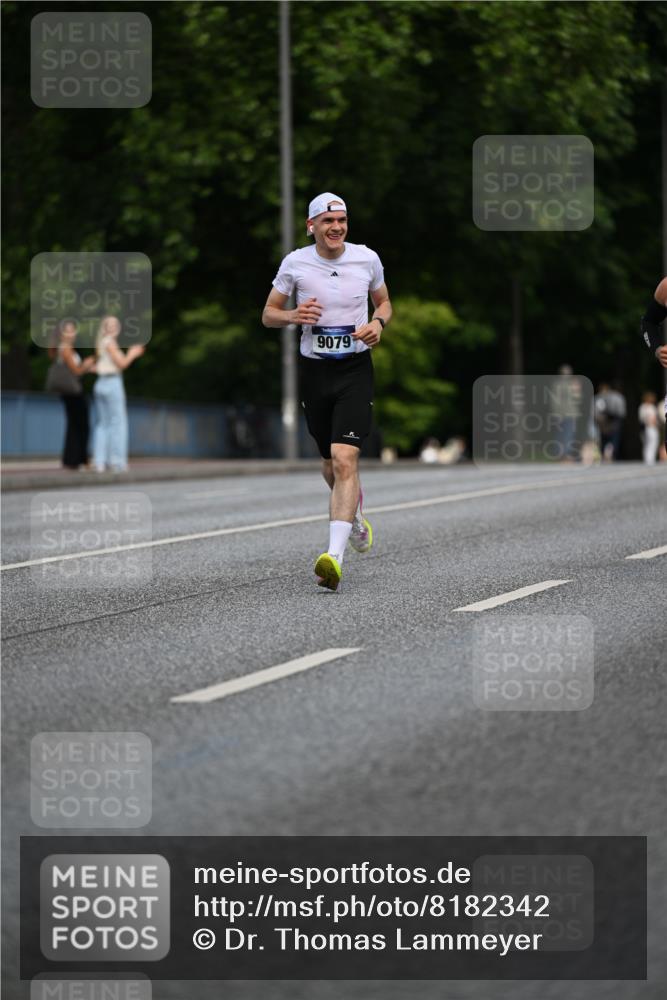 29.06.2025 - hella hamburg halbmarathon Dr. Thomas Lammeyer http://msf.ph/oto/8182342 29.06.2025 09:47:20 Kennedybrücke 1122, 1953, 3189, 3379, 5308, 5344, 7231, 7793, 8975, 9047, 9079, 10106, 10173, 11150 meine-sportfotos.de